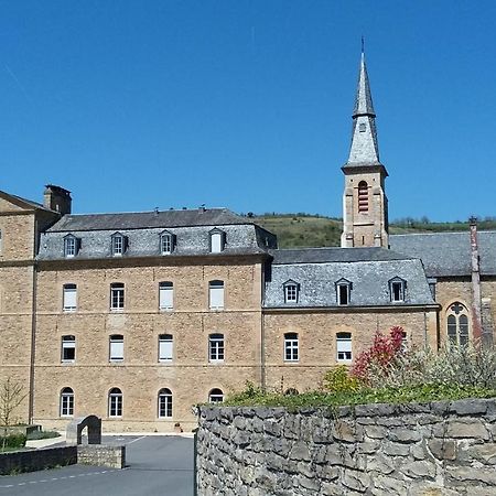 Accueil Du Couvent De Malet Hotel Saint-Côme-dʼOlt Buitenkant foto