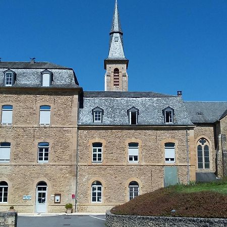 Accueil Du Couvent De Malet Hotel Saint-Côme-dʼOlt Buitenkant foto