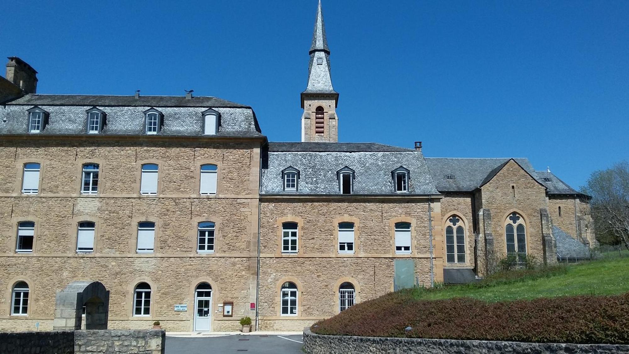 Accueil Du Couvent De Malet Hotel Saint-Côme-dʼOlt Buitenkant foto