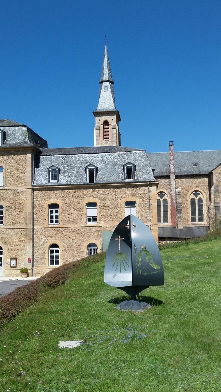 Accueil Du Couvent De Malet Hotel Saint-Côme-dʼOlt Buitenkant foto