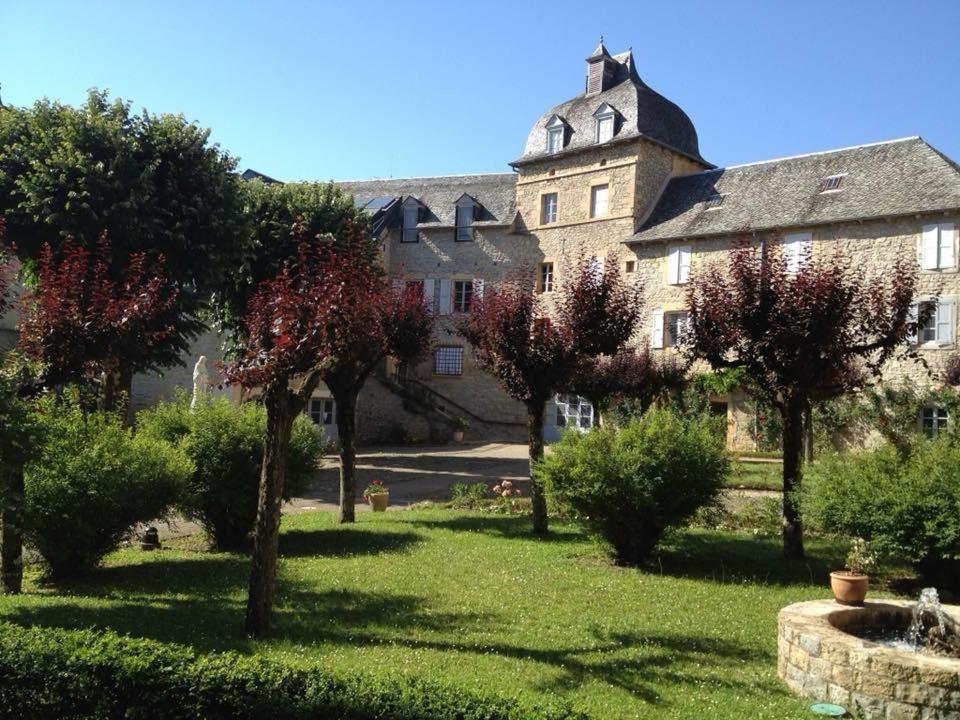 Accueil Du Couvent De Malet Hotel Saint-Côme-dʼOlt Buitenkant foto